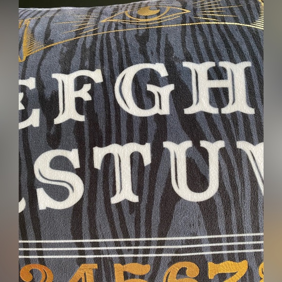 Ouija cushion like new - Picture 6 of 12